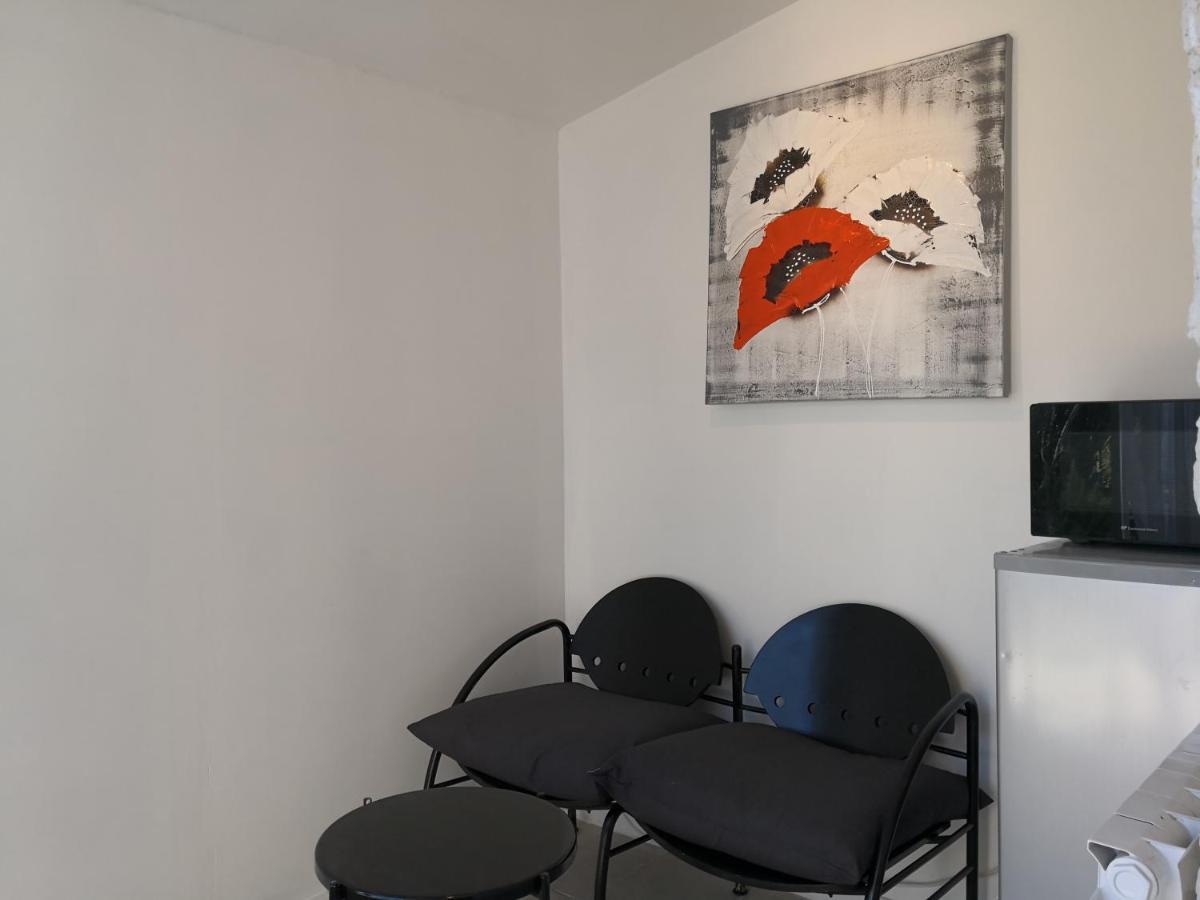 La Petite Maison De Lingling Mornas Buitenkant foto