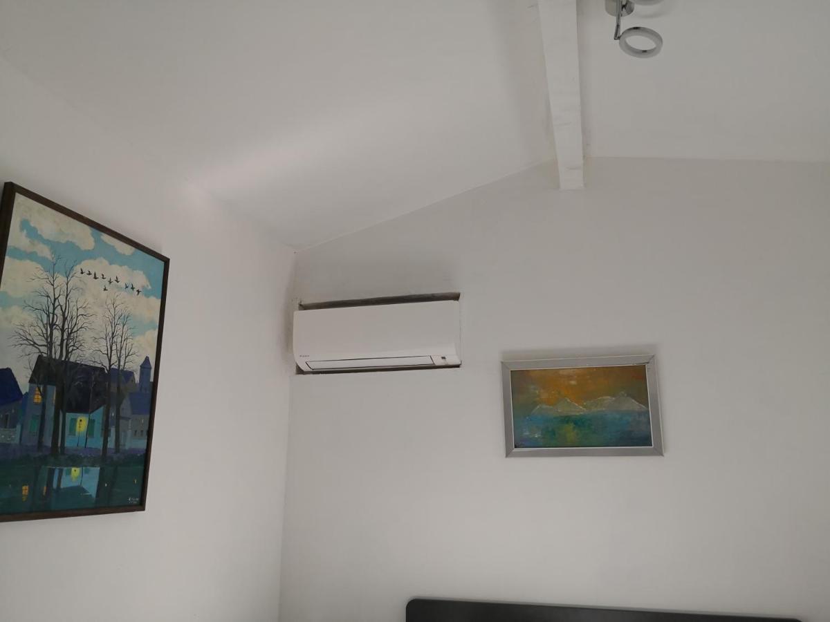La Petite Maison De Lingling Mornas Buitenkant foto